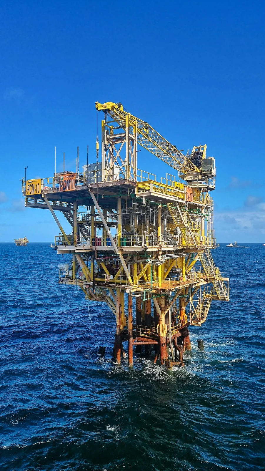 Offshore oil and gas platform